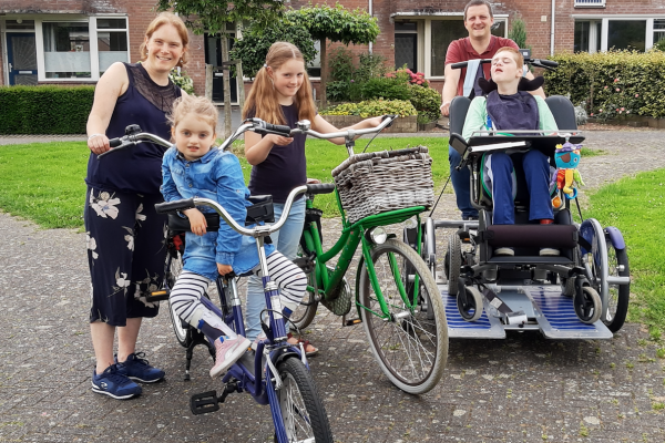 Hoe een rolstoelbakfiets bijdraagt aan een volwaardig gezinsleven
